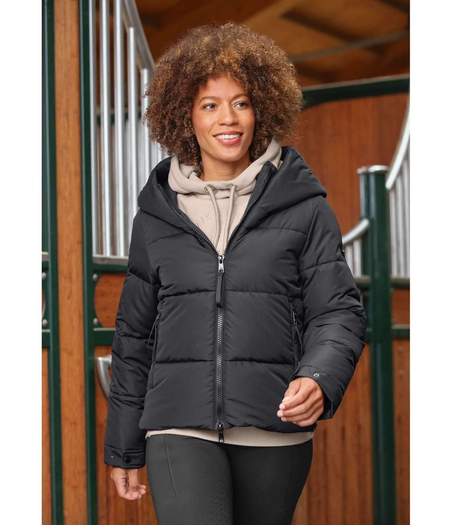 Veste d'équitation matelassée à capuche Amilia